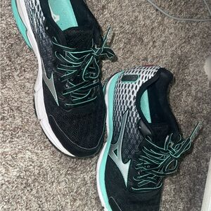 Mizuno running shoes